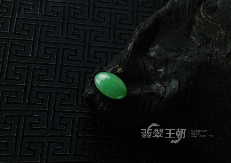 糯冰种翠色满绿缅甸翡翠男士戒面