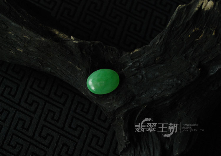 糯冰种翠色满绿缅甸翡翠男士戒面