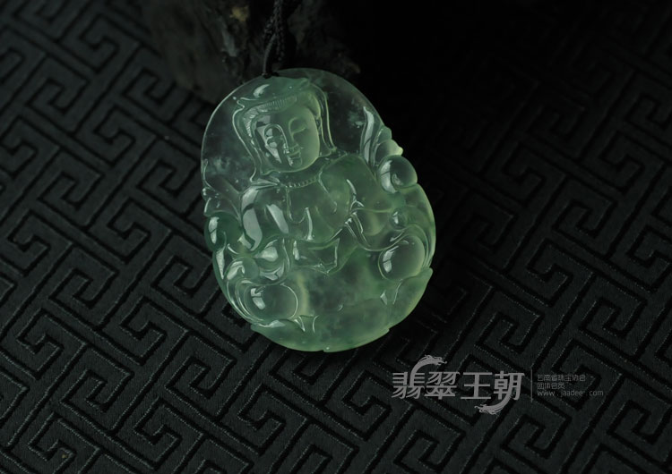 玻璃种飘花缅甸翡翠观音挂件