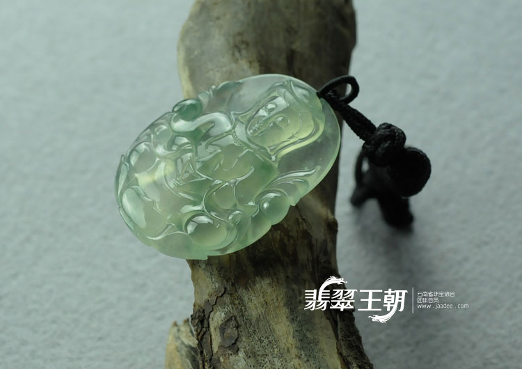 玻璃种飘花缅甸翡翠观音挂件