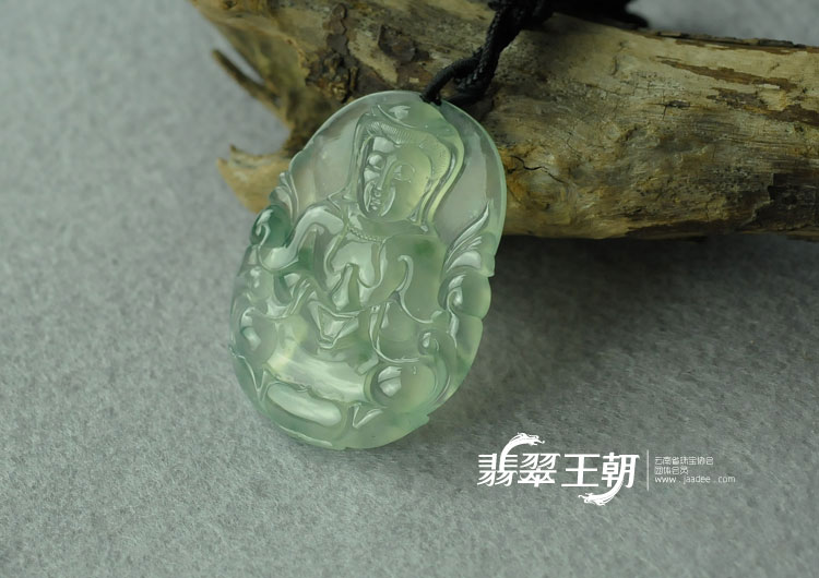 玻璃种飘花缅甸翡翠观音挂件
