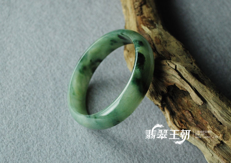 糯冰种飘花缅甸翡翠手镯（59.8）