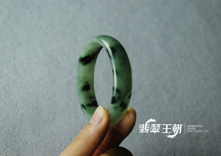 糯冰种飘花缅甸翡翠手镯（59.8）