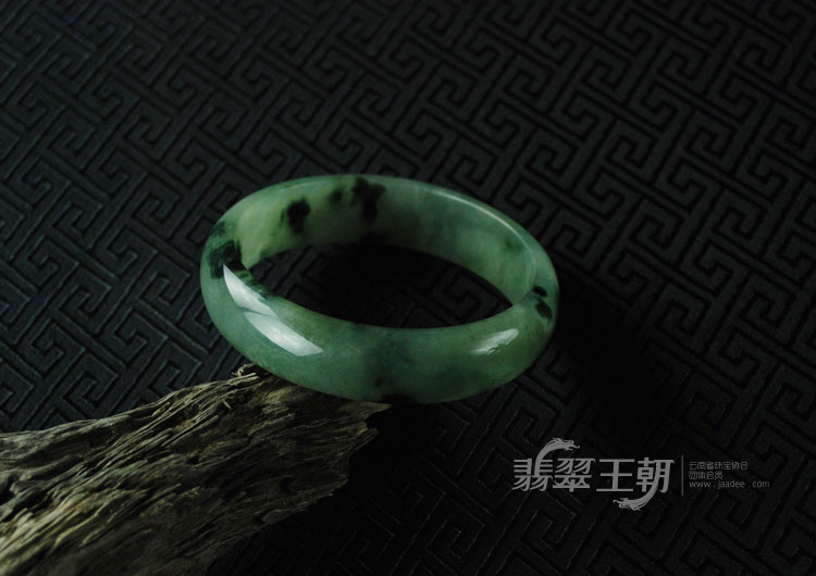 糯冰种飘花缅甸翡翠手镯（59.8）