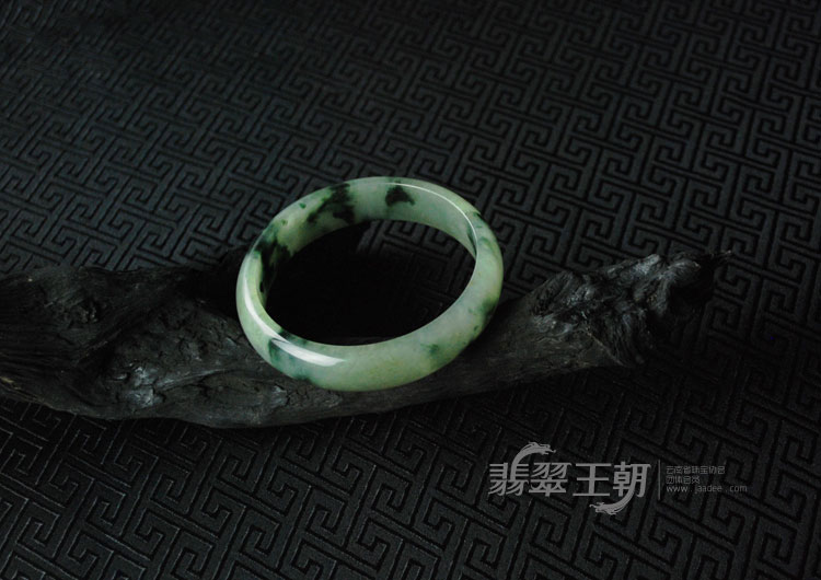 糯冰种飘花缅甸翡翠手镯（59.8）