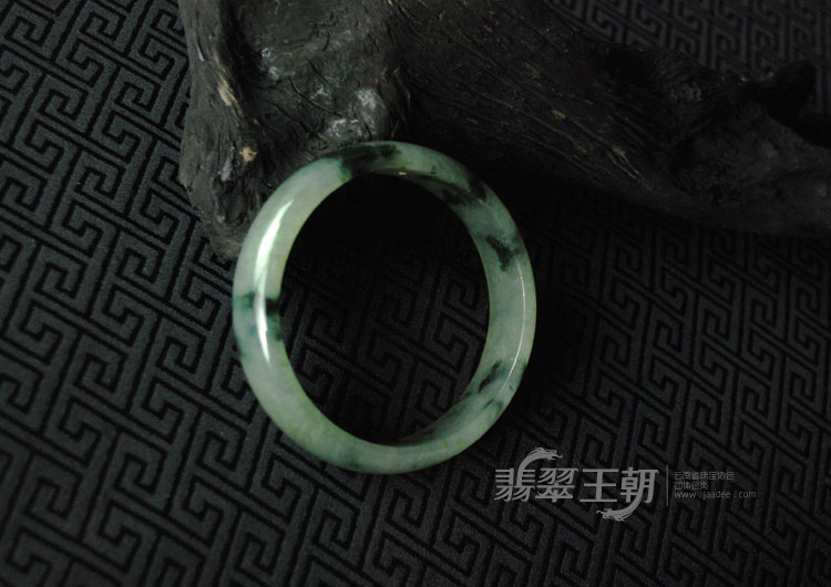 糯冰种飘花缅甸翡翠手镯（59.8）