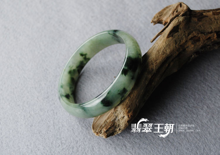 糯冰种飘花缅甸翡翠手镯（59.8）