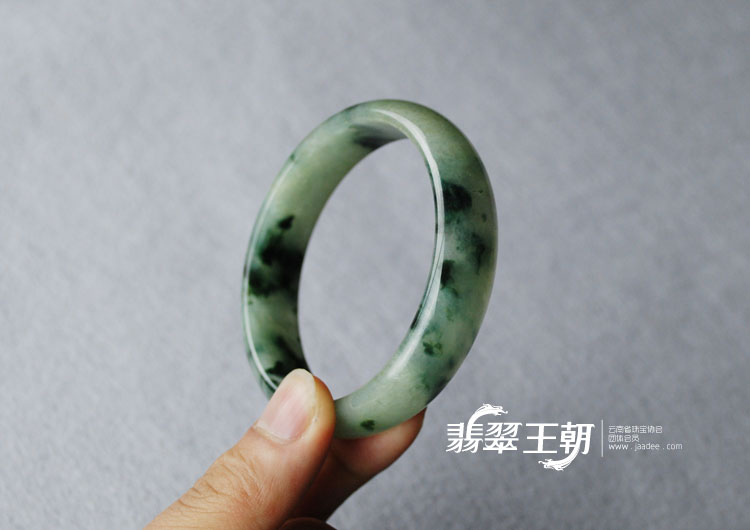 糯冰种飘花缅甸翡翠手镯（59.8）