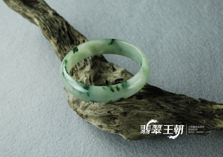 糯冰种飘花缅甸翡翠手镯（60.3）