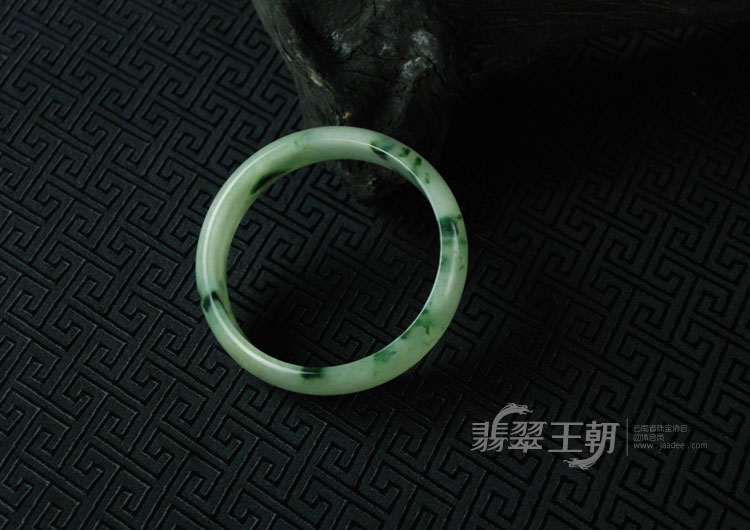 糯冰种飘花缅甸翡翠手镯（60.3）