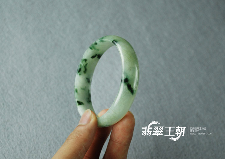糯冰种飘花缅甸翡翠手镯（60.3）
