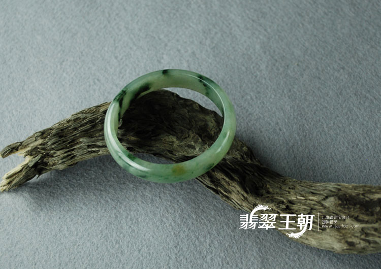 糯冰种飘花缅甸翡翠手镯（59.8）