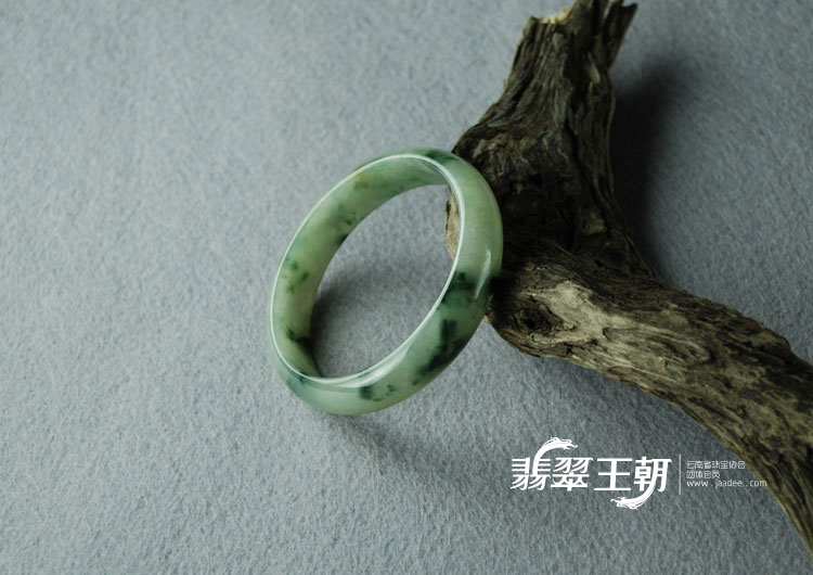 糯冰种飘花缅甸翡翠手镯（59.8）