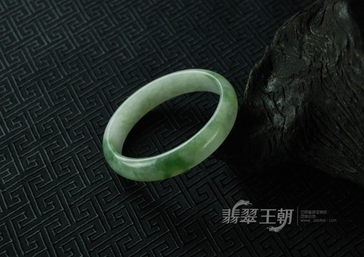糯冰种飘花缅甸翡翠手镯（59.7）