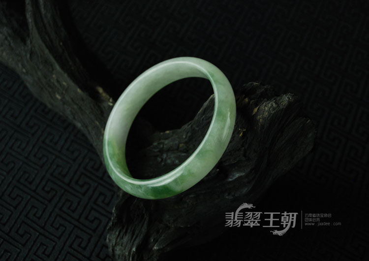 糯冰种飘花缅甸翡翠手镯（59.7）