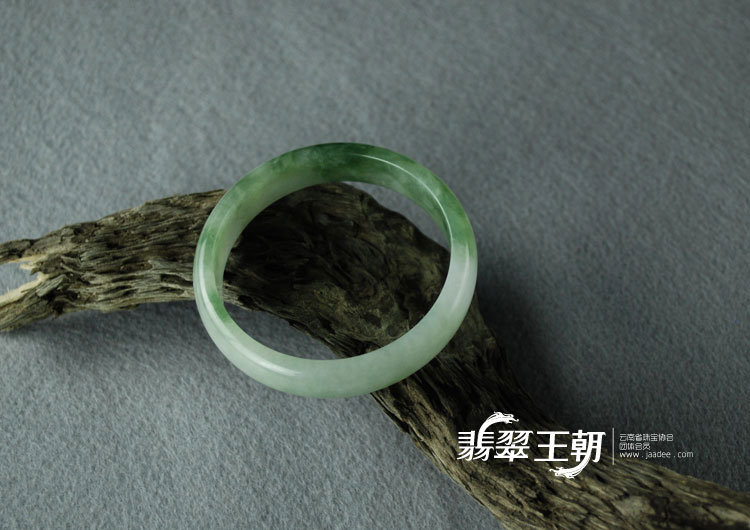 糯冰种飘花缅甸翡翠手镯（59.7）