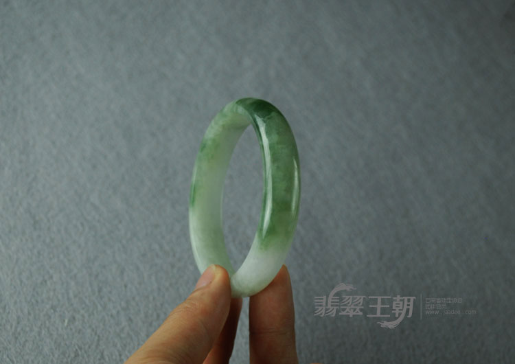 糯冰种飘花缅甸翡翠手镯（59.7）