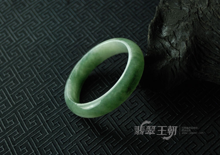 糯冰种飘花缅甸翡翠手镯（52.3）