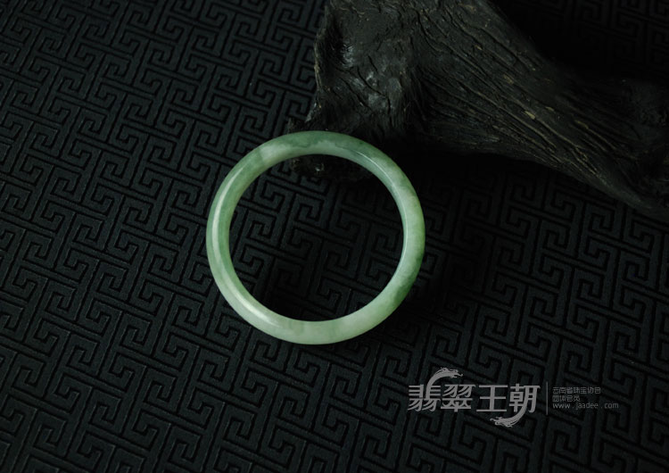 糯冰种飘花缅甸翡翠手镯（58）