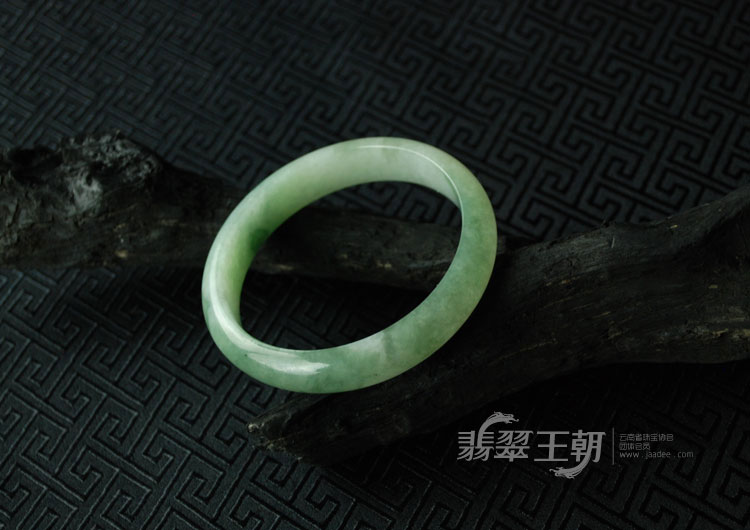 糯冰种飘花缅甸翡翠手镯（58）
