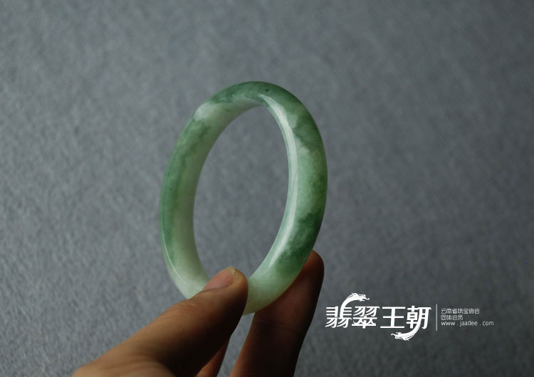 糯冰种飘花缅甸翡翠手镯（58）
