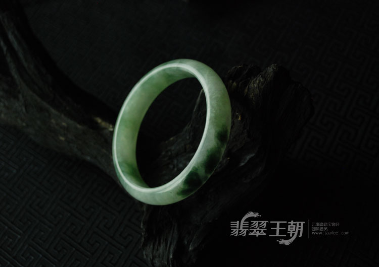 糯冰种飘花缅甸翡翠手镯（59）