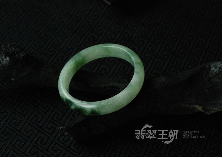 糯冰种飘花缅甸翡翠手镯（59）