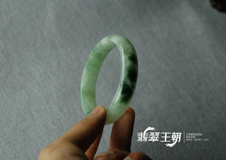 糯冰种飘花缅甸翡翠手镯（59）