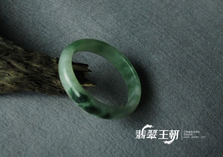 糯冰种飘花缅甸翡翠手镯（59）
