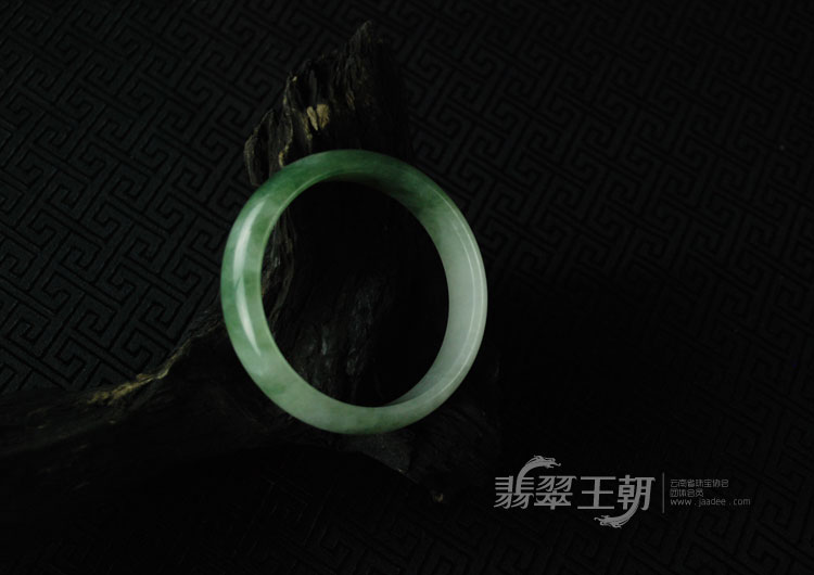 糯冰种飘花缅甸翡翠手镯（56.5）