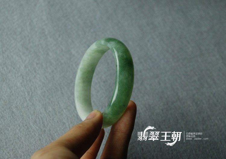 糯冰种飘花缅甸翡翠手镯（56.5）