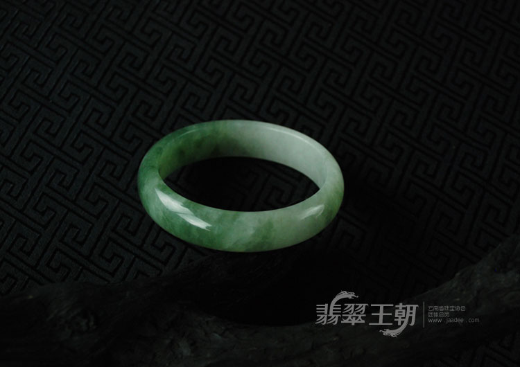 糯冰种飘花缅甸翡翠手镯（56.5）
