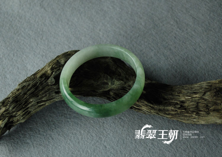 糯冰种飘花缅甸翡翠手镯（56.5）