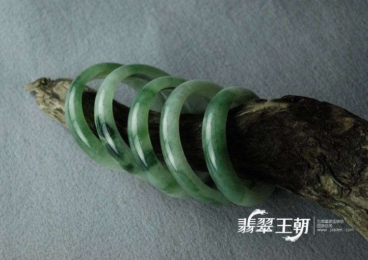 糯冰种飘花缅甸翡翠手镯（56.5）
