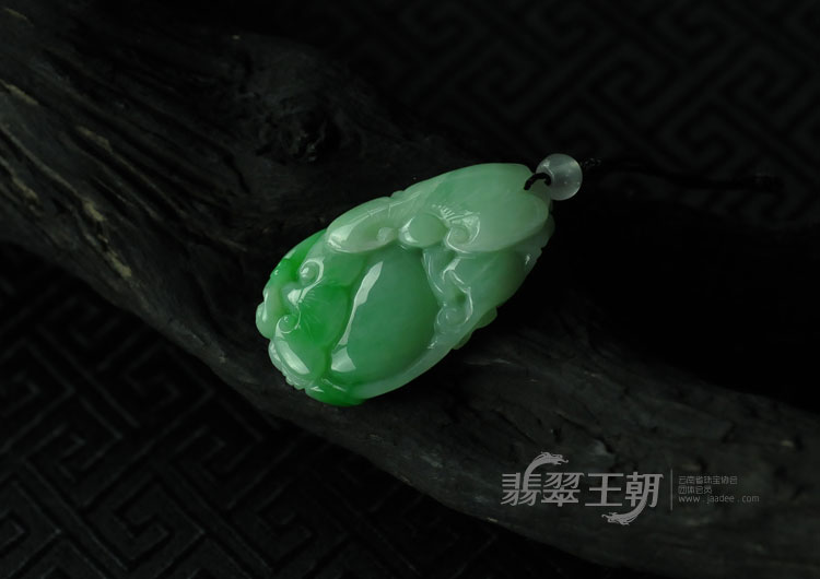 细糯种翠色缅甸翡翠福禄寿挂件