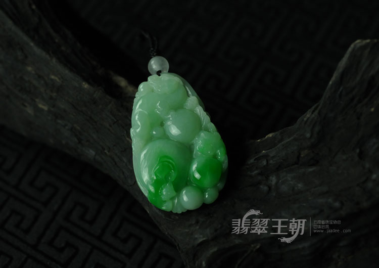细糯种翠色缅甸翡翠福禄寿挂件