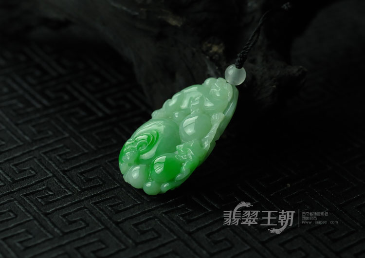 细糯种翠色缅甸翡翠福禄寿挂件