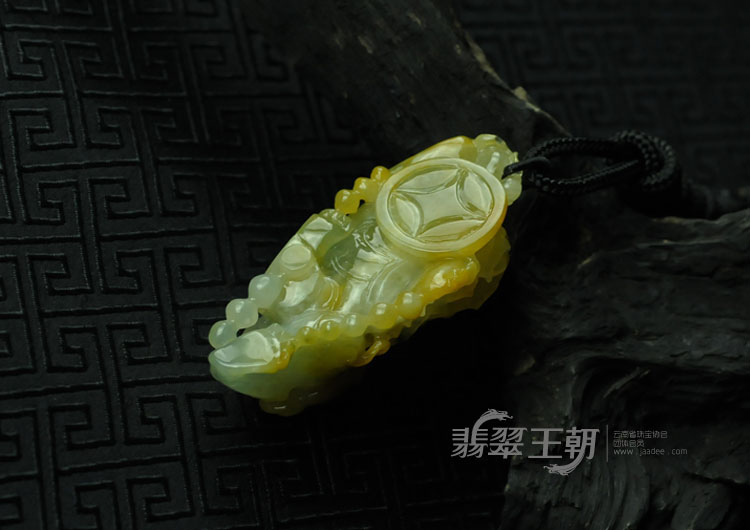 糯冰种黄翡飘花缅甸翡翠貔貅挂件