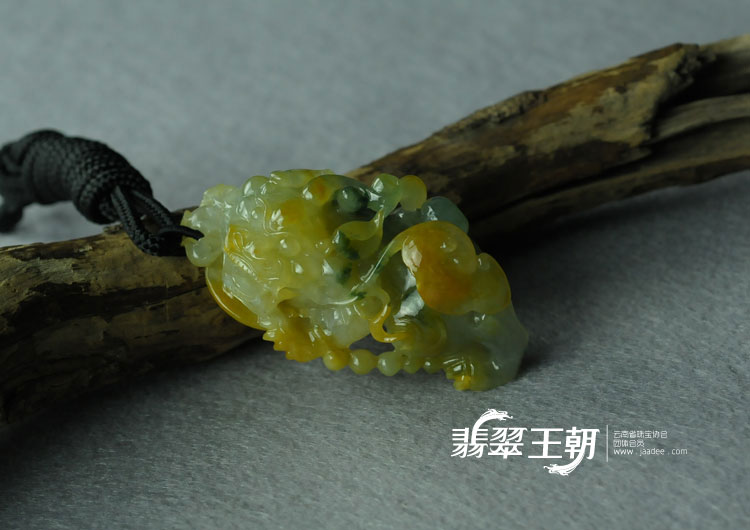 糯冰种黄翡飘花缅甸翡翠貔貅挂件