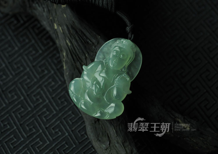 冰玻种晴水缅甸翡翠观音挂件