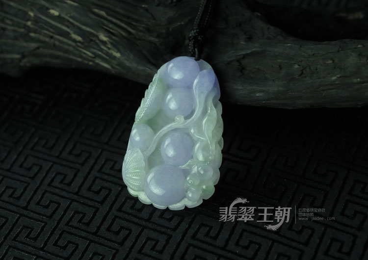 糯冰种紫罗兰飘花缅甸翡翠“年年有余”挂件