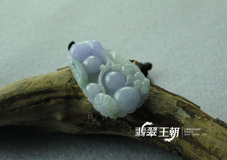 糯冰种紫罗兰飘花缅甸翡翠“年年有余”挂件