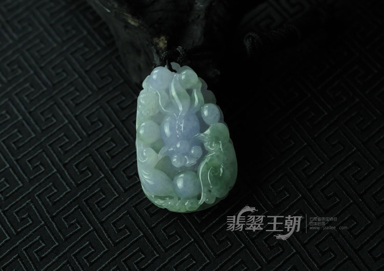 糯冰种紫罗兰飘花缅甸翡翠“年年有余”挂件
