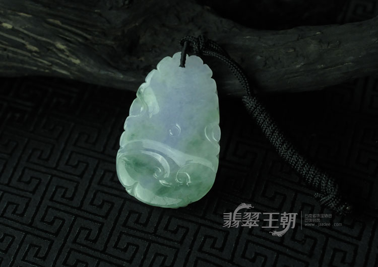 糯冰种紫罗兰飘花缅甸翡翠“年年有余”挂件