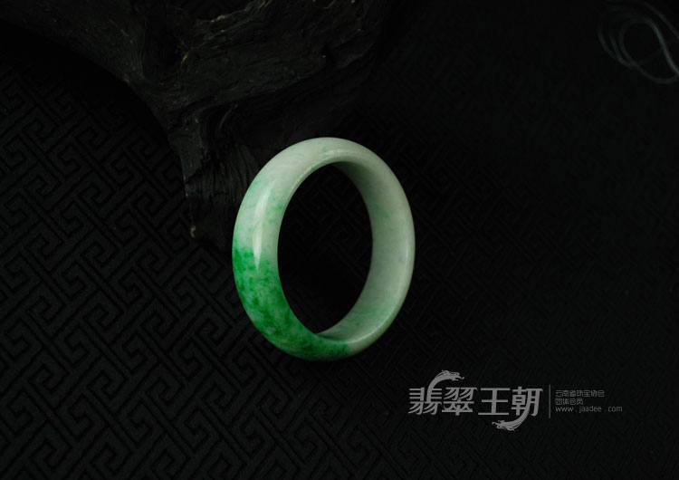 细糯种正阳绿带黄翡缅甸翡翠手镯（55.1）