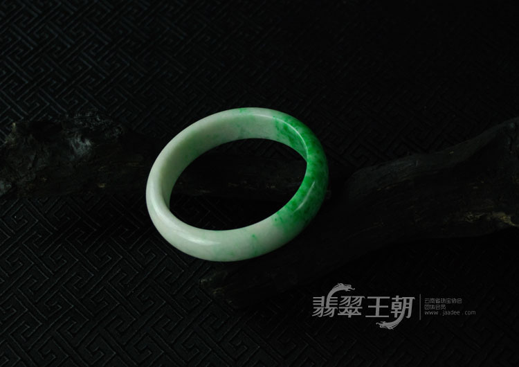 细糯种正阳绿带黄翡缅甸翡翠手镯（56.1）
