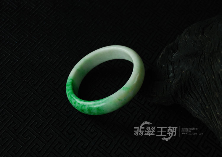 细糯种正阳绿带黄翡缅甸翡翠手镯（56.1）
