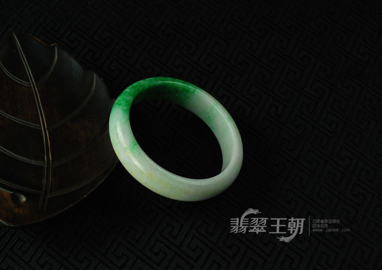 细糯种正阳绿带黄翡缅甸翡翠手镯（56.1）