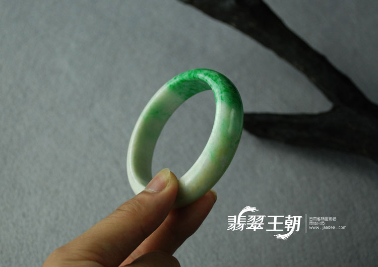 细糯种正阳绿带黄翡缅甸翡翠手镯（56.1）