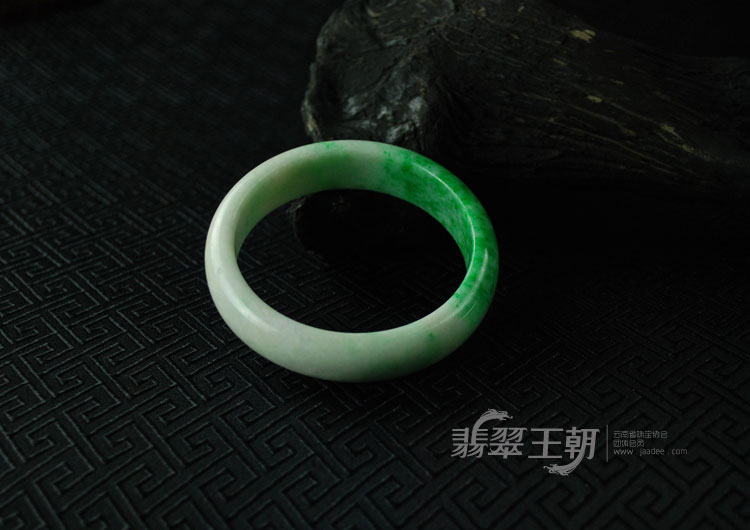 细糯种正阳绿带黄翡缅甸翡翠手镯（56.1）